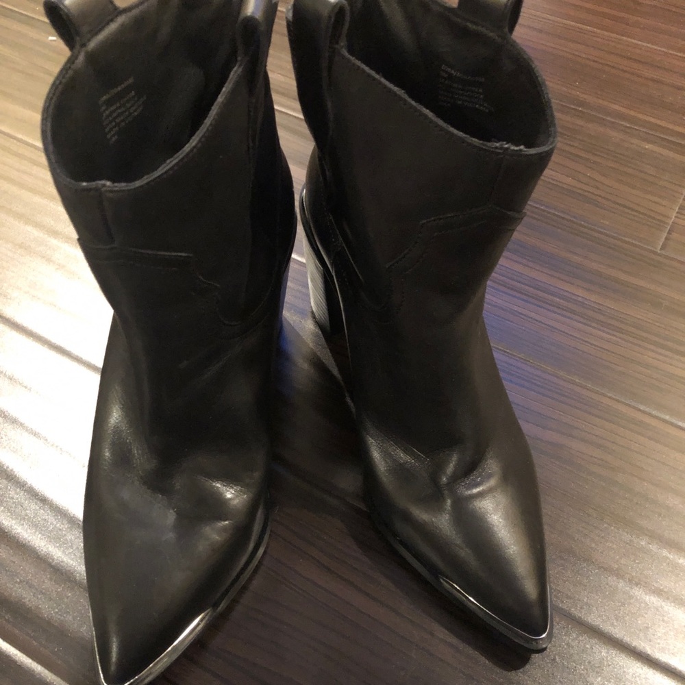 Steve Madden genuine leather point toe boots 9